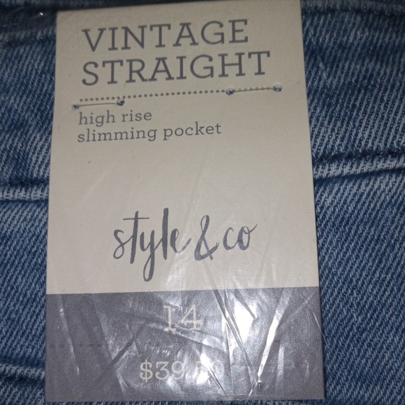 MACY's: Women's Style & Co Curvy-Fit Straight Cropped Mom Jeans - Picture 3 of 4